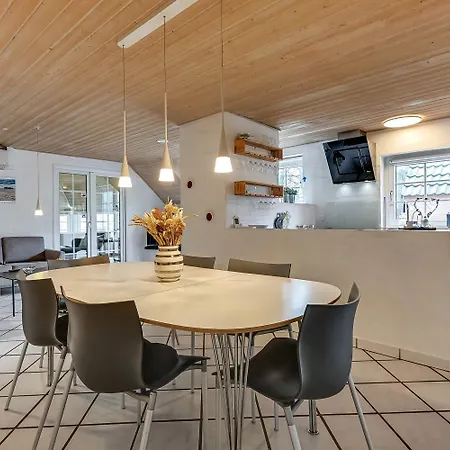 Vakantiehuis Charming Thatched With Kitchen-sj421