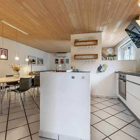 Charming Thatched With Kitchen-sj421 Harboør