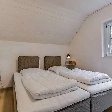 Vakantiehuis Charming Thatched With Kitchen-sj421 *