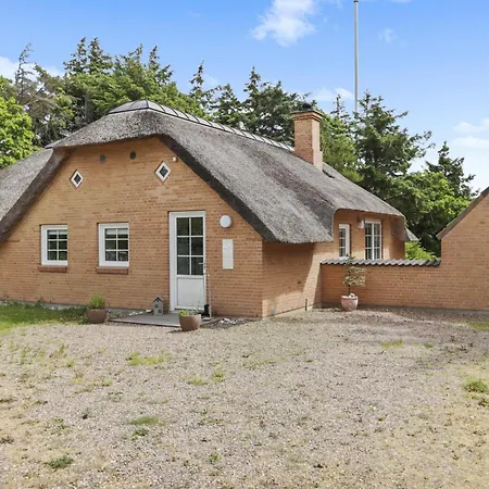 Charming Thatched With Kitchen-sj421 * Harboør